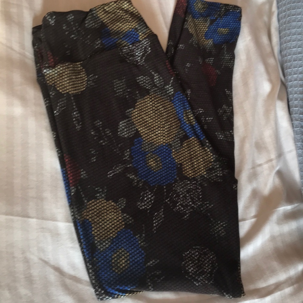 Leggings 92% poly 8% spandex worn once